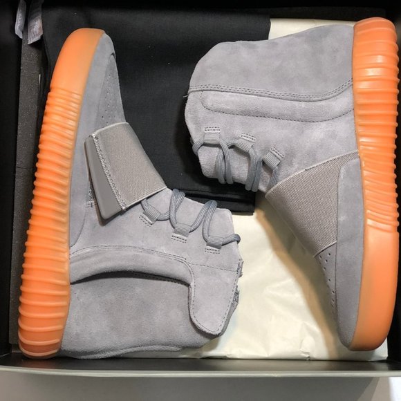 Adidas Originals YEEZY BOOST 350 v2 Glow In store raffle